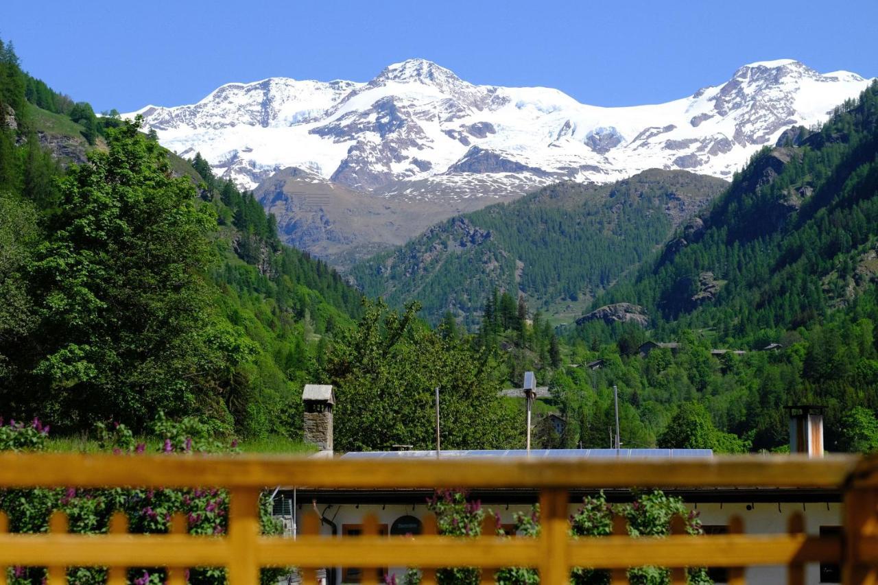 Hotel Villa Tedaldi Gressoney-Saint-Jean Exteriör bild