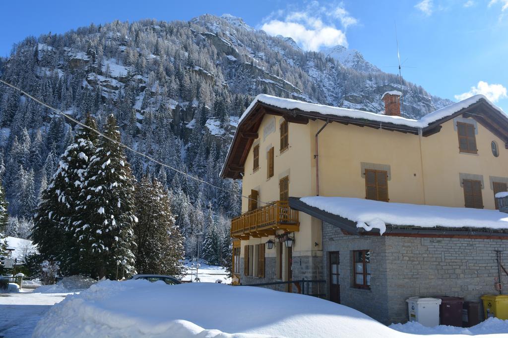 Hotel Villa Tedaldi Gressoney-Saint-Jean Exteriör bild