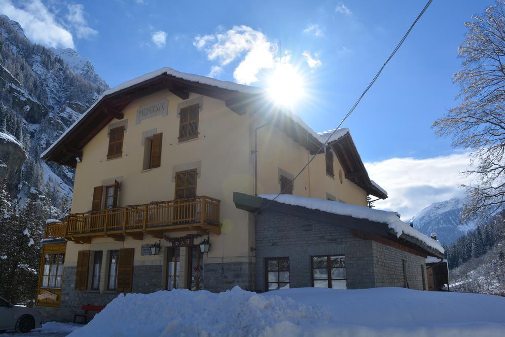 Hotel Villa Tedaldi Gressoney-Saint-Jean Exteriör bild